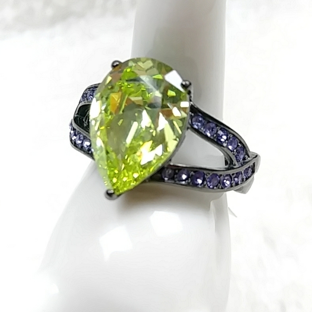 Gothic Cocktail Ring Nickel Free Teardrop Peridot Color Bold Rhinestone Shiny - Picture 2 of 15